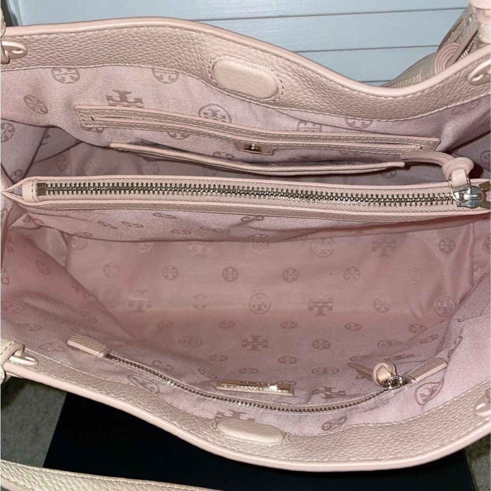 Tory Burch: Thea Center Zip Leather Tote Bag - Picture 5 of 12